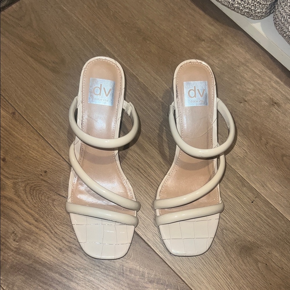 DV by Dolce Vita Cream Strappy Square-Toe Block Heel Sandals